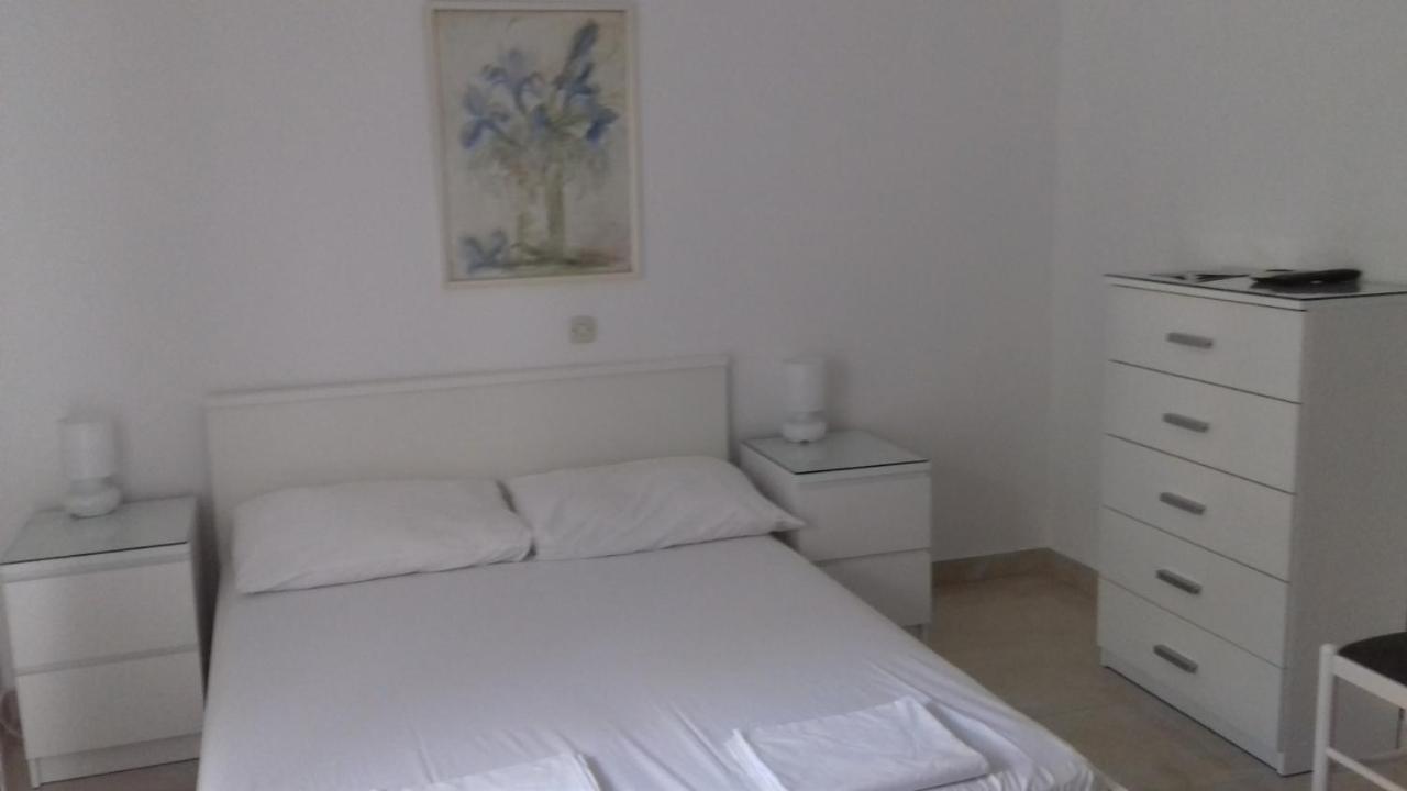 Apartments Lara Podgora Esterno foto