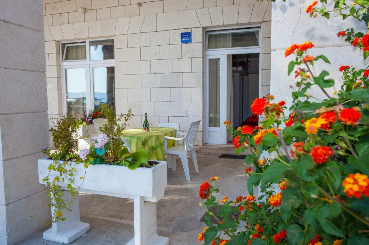 Apartments Lara Podgora Esterno foto