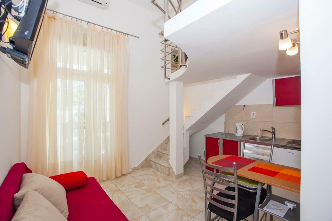 Apartments Lara Podgora Esterno foto