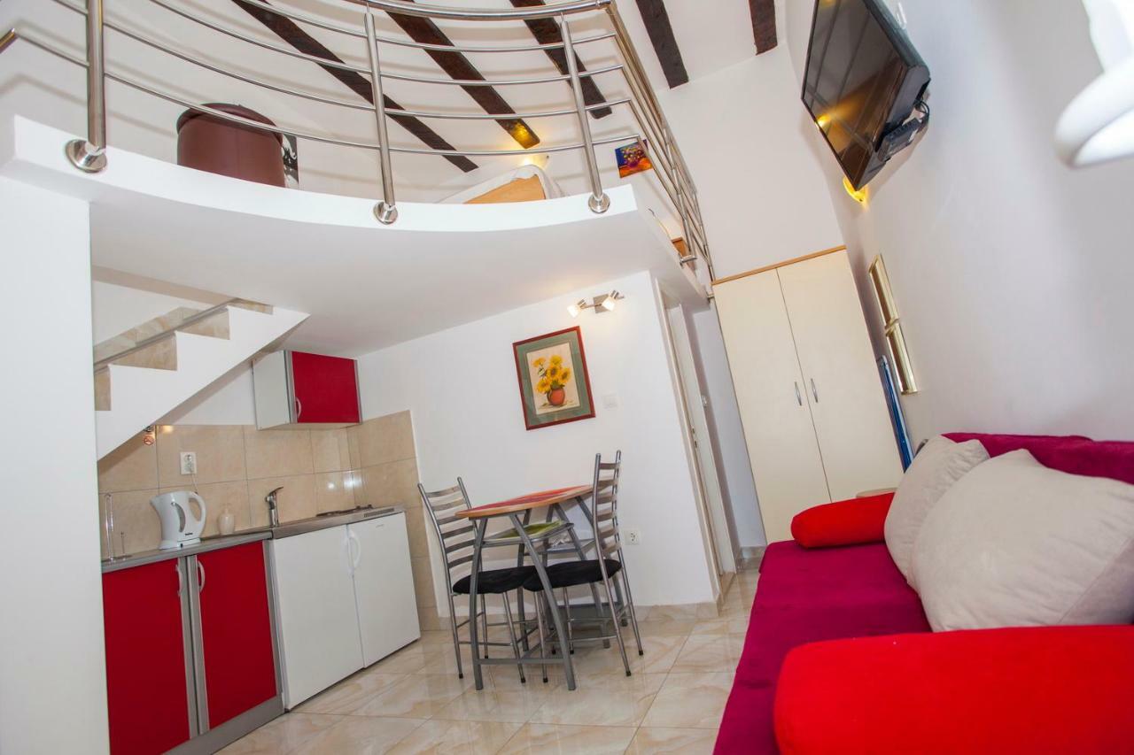 Apartments Lara Podgora Esterno foto