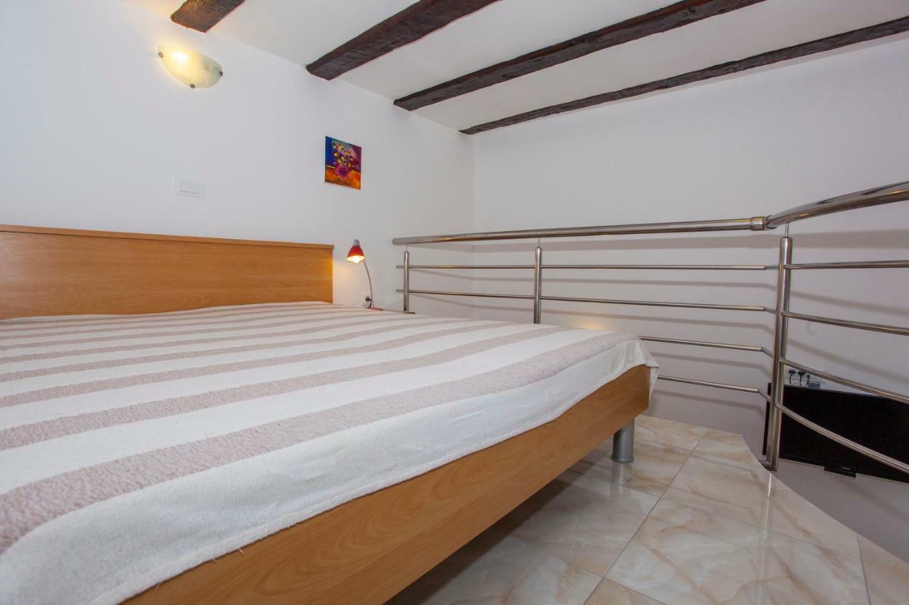 Apartments Lara Podgora Esterno foto